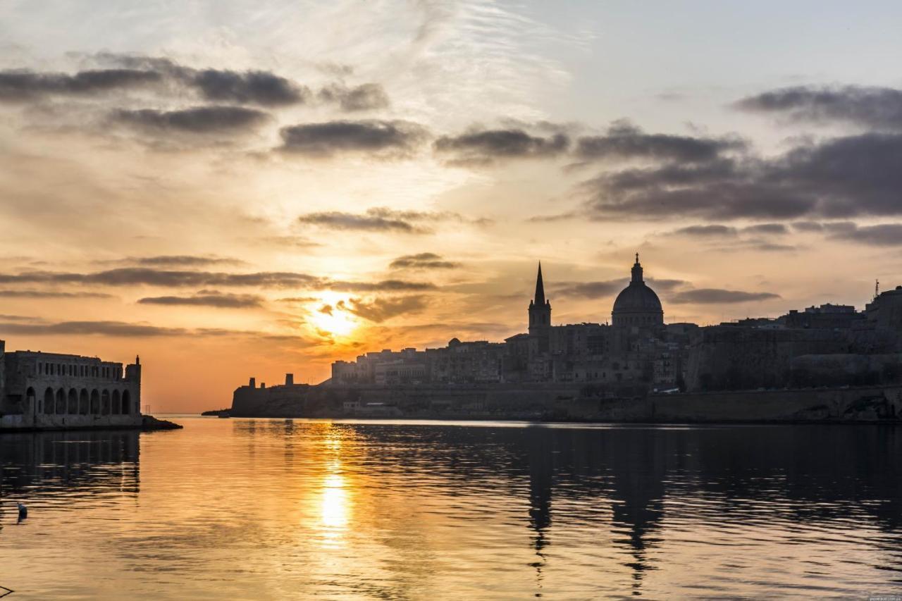 Marvellous Apartment With Valletta And Harbour Views Sliema Kültér fotó